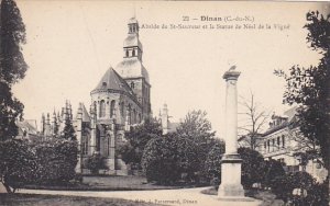 France Dinan Abside de St-Sauveur e tla Statue de Neel de la Vigne