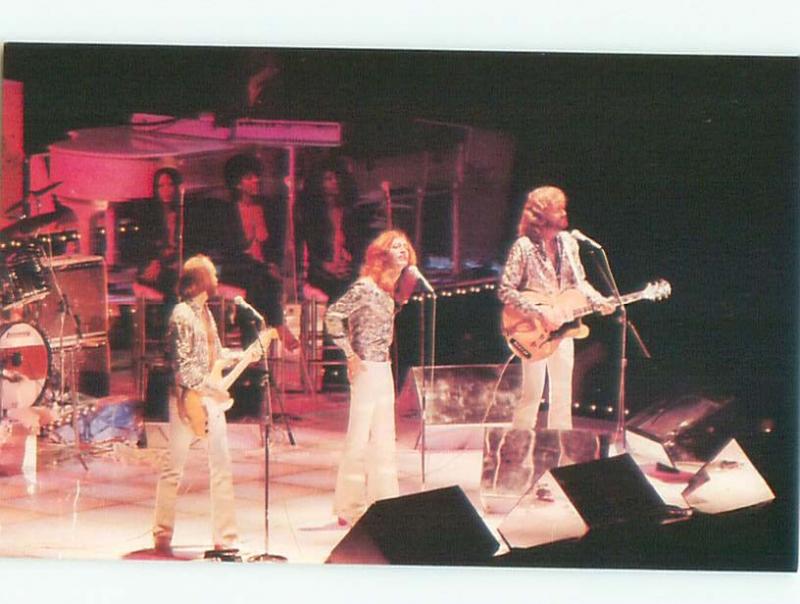 1980 Famous Musicians THE BEE GEES - BARRY & ROBIN & MAURICE GIBB AC6427@