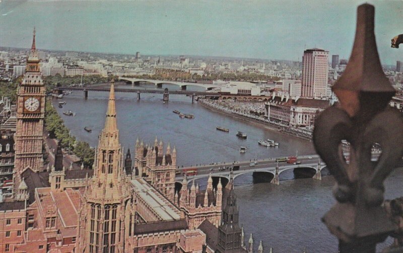 LONDON, BIG BEN & RIVER THAMES - Vintage POSTCARD