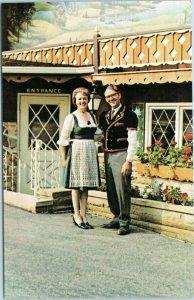 postcard Sugarcreek Ohio - Guggisberg Cheese, Doughty Valley, Swiss couple