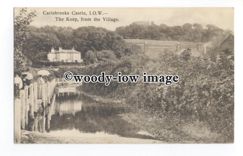 h1562 - Isle of Wight - Carisbrooke Castle, The Keep from the Village - Postcard