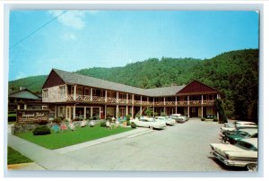 1958 Edgepark Motel Gatlingburg In The Smokies Tennessee TN Postcard