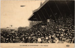 CPA PARIS Revue a Vincennes Les Tribunes aviation (1243503)
