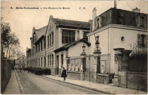 CPA Colombes Les Ecoles et la Mairie (1315365)