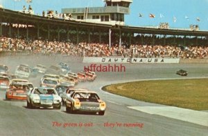 THE CARS GET THE GREEN FLAG THE DAYTONA INTERNATIONAL SPEEDWAY Circa 1975 No. 28