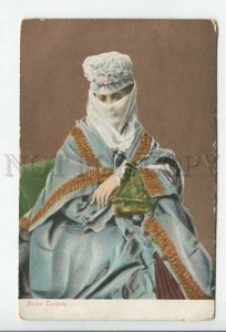 432897 Turkey Constantinople Wealthy lady in national dress Vintage postcard