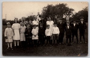 RPPC Schoolhouse And Children Thompson FamilySalem IA Postcard U30