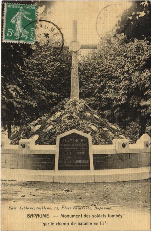 CPA BAPAUME-Monument des soldats tombés (45658)