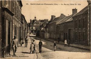 CPA St-JUST-en-CHAUSSÉE - La Rue de l'Hotel de Ville (259400)