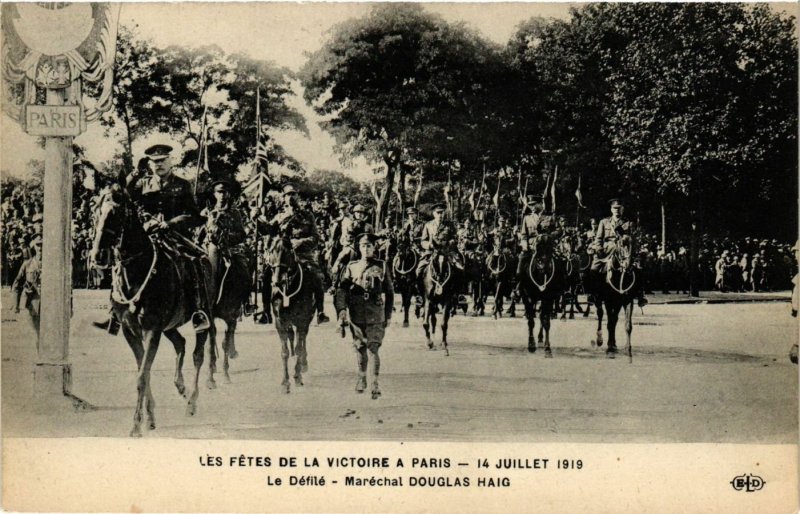 CPA Militaire, Les Fetes de la Victoire a Paris - Le Defile (362619)