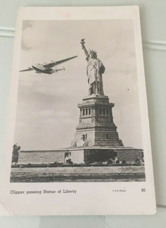 VINTAGE RPPC 1947 USED POSTCARD CLIPPER PASSING THE STATUE OF LIBERTY, NEW YORK 