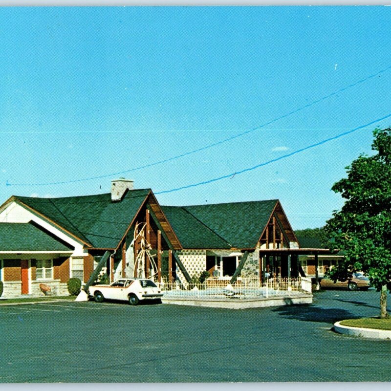 9 Panorama c1960s Lennoxville, P.Q. Quebec Canada Motel La Marquise Postcard 1T