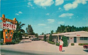 Postcard Florida Naples on Gulf Bel Air Motel 1960s Hettesheimer auto 23-9223