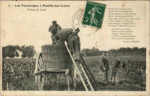 CPA Les Vendanges POUILLY-sur-LOIRE Vidons la hotte (809779)