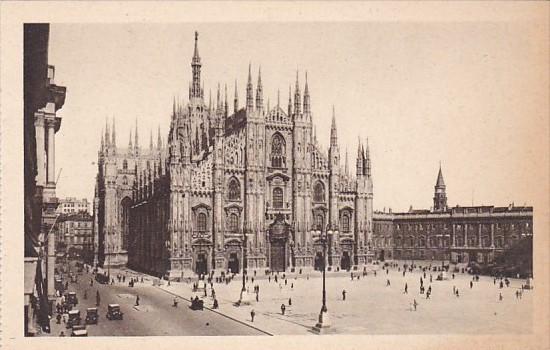 Italy Milano Piazza del Duomo Place du Dome