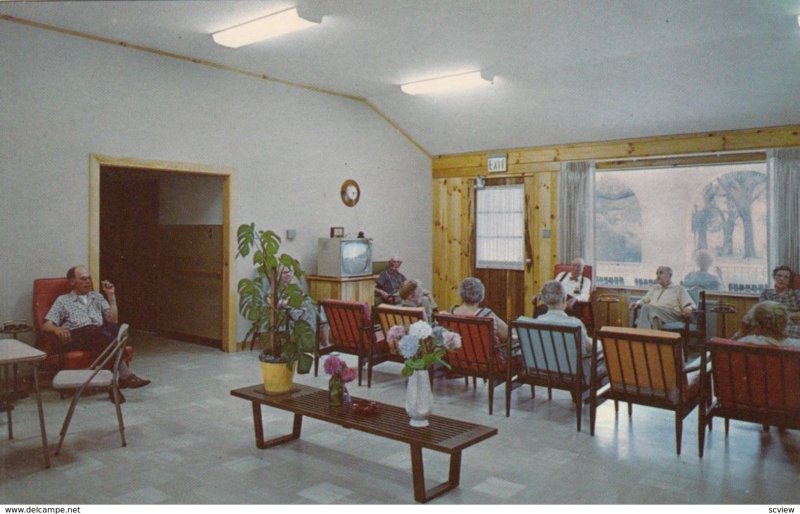 ORANGE PARK, Florida, 1950-60s; Moosehaven, Typical Residents' Living Room