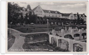 Pines Hotel & Swimming Pool , DIGBY , Nova Scotia, Canada ,20-30s