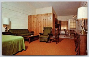 1970s Rocky Neck Motel Niantic Connecticut Large Room & Bedroom Posted Postcard