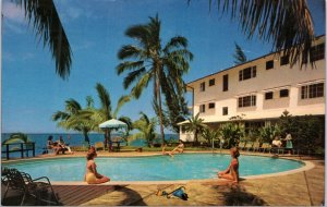 Postcard Hawaii - Naniloa Hotel, Hilo - women at poolside