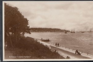 Isle of Wight Postcard - Entrance To Cowes Harbour    RS12532