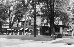 Wisconsin Dells Wisconsin Maples Motor Lodge Motel Real Photo Postcard AA89465