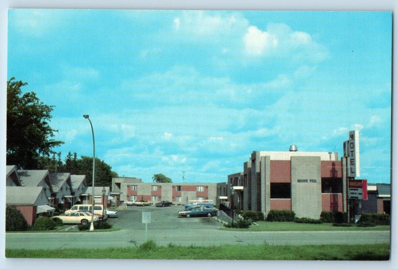 c1950's Rochester Minnesota Travelure Motel Cottage Classic Car Vintage Postcard