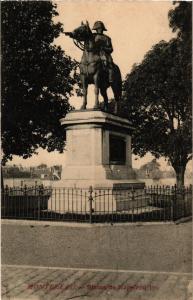 CPA MONTEREAU - Statue de Napoleon 1er (249477)