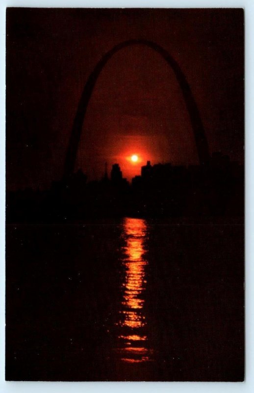 3 Postcards ST. LOUIS, Missouri MO~Sunset GATEWAY ARCH Cattle & Longhorn Display