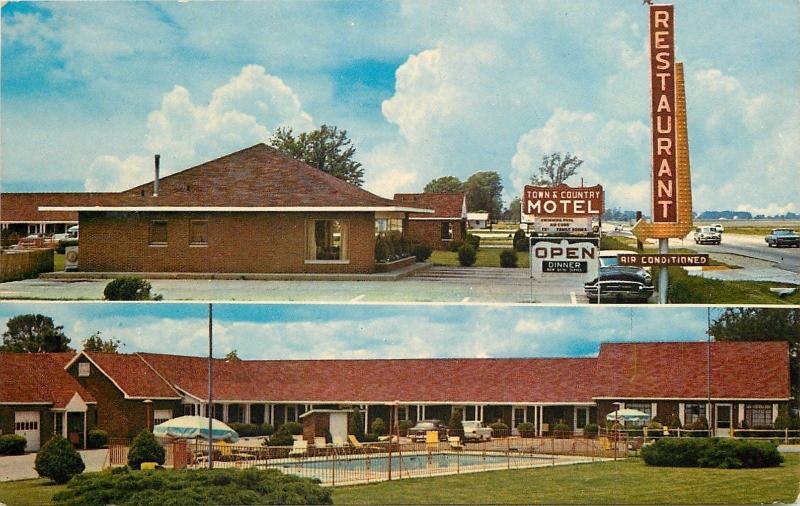 Greenfield Indiana~Town & Country Motel~Pool~Restaurant~1950's Postcard 