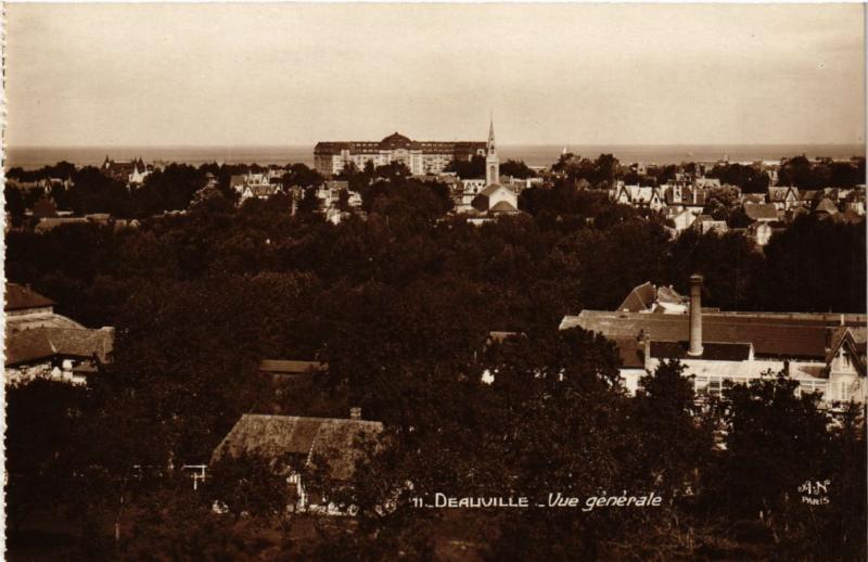 CPA DEAUVILLE - Vue générale (515686)