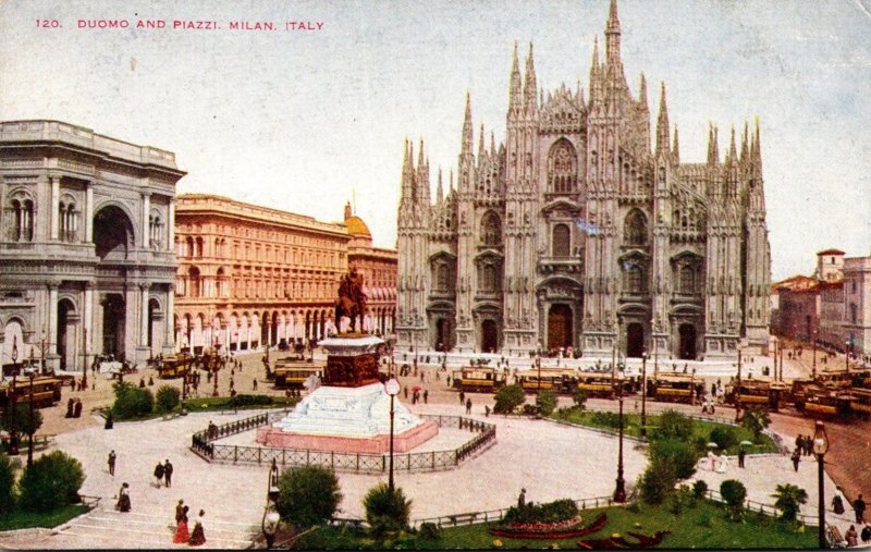 Italy Milano Duomo and Piazzi