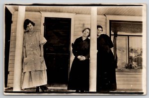 RPPC Three Edwardian Women On Porch Thompson Family Salem Iowa Postcard U30