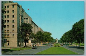 Postcard Ottawa Ontario c1970s Elgin Street With Its Lawn Boulevard Old Cars