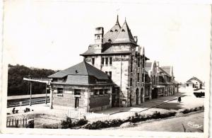 CPA NÉRIS-les-BAINS - La Gare (267241)