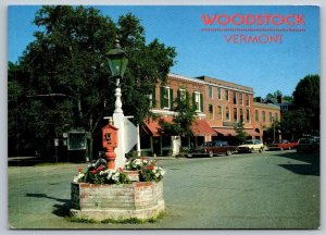 Woodstock, Vermont  Classic Cars - Postcard