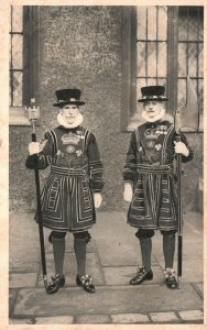 Vintage Postcard Tower Of London Head Warder And Yeoman Gaoler State Dress