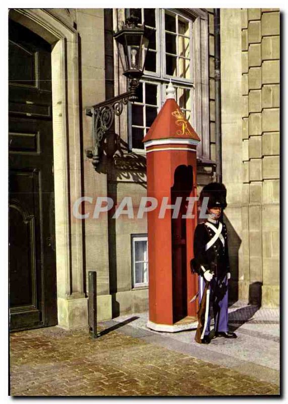 Postcard Modern Guardsman Copenhagen Amalienborg Castle