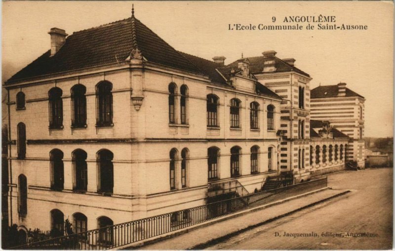 CPA Angouleme- Ecole Communale de St Ausone FRANCE (1073663)