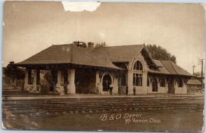 POSTCARD OH Mt. Vernon - B & O Depot train railroad station- posted 1911