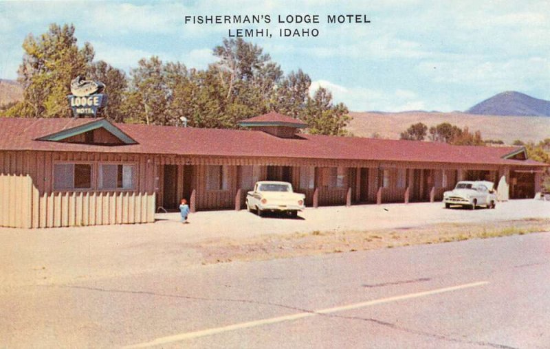 Lemhi Idaho view from street of Fishermans Lodge Motel vintage pc DD7011