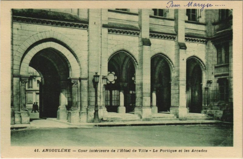 CPA Angouleme- Cour interieure de l'Hotel de Ville FRANCE (1073932)