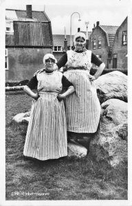 Lot 29 urk urker  rouwen women  real photo types folklore netherlands