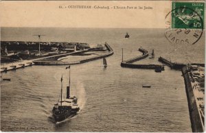 CPA OUISTREHAM L'Avant-Port et les Jetees (1250178)