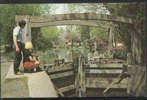 Suffolk Postcard - The Lock Gates, Flatford      791