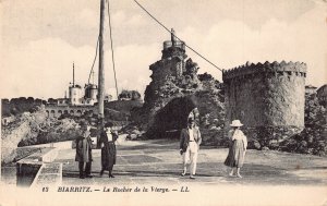 France Biarritz Le rocher de la Vierge Tourists vintage postcard