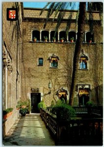 M-23792 Casa Del Arcediano Courtyard Gothic Quarter Barcelona Spain