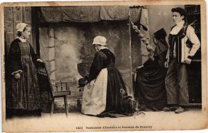 CPA Costumes d'homme et femmes de Pontivy (206858)