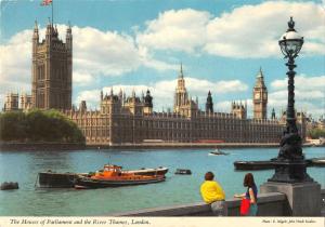 BR91967 the houses of parliament and the river thames london ship bateaux   uk