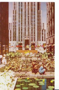 America Postcard - Fountains - Rockefeller Plaza - New York City - Ref 4701A