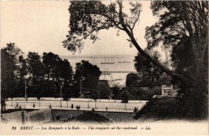 CPA Brest- Les Remparts la Rade FRANCE (1025611)